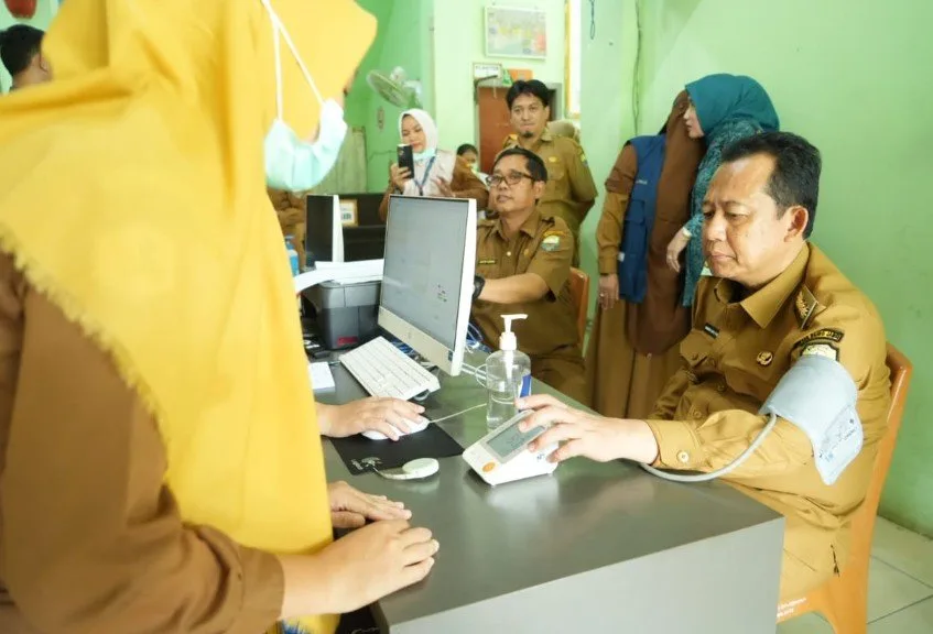 Bupati Muaro Jambi, Bambang Bayu Suseno (BBS) hari ini, Senin (14/4/2025) bertambah usia ke 53 tahun.